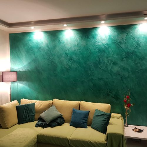 imbiancatura parete interno salotto